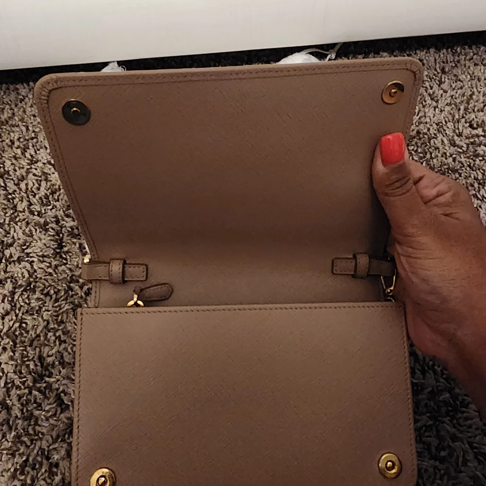 ‼️SOLD‼️Prada Crossbody Bag - Picture 7 of 10
